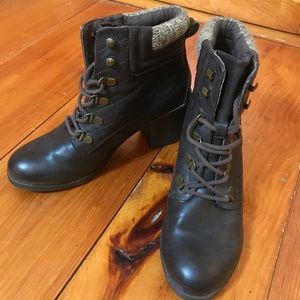 Fall/winter heel boots.